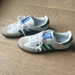 Mens 9.5 adidas sambas green white and beige